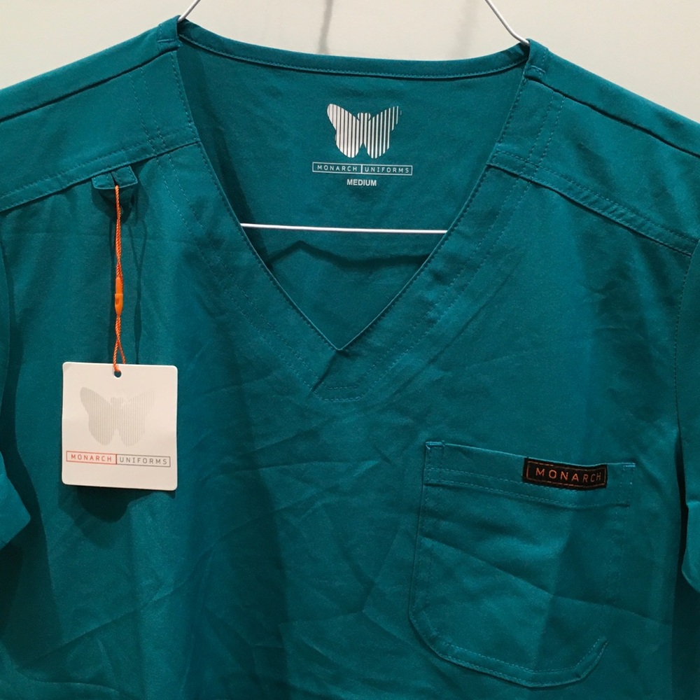 NWT Teal  Medium Women’s scrubs top short sleeve v neck medical apparel